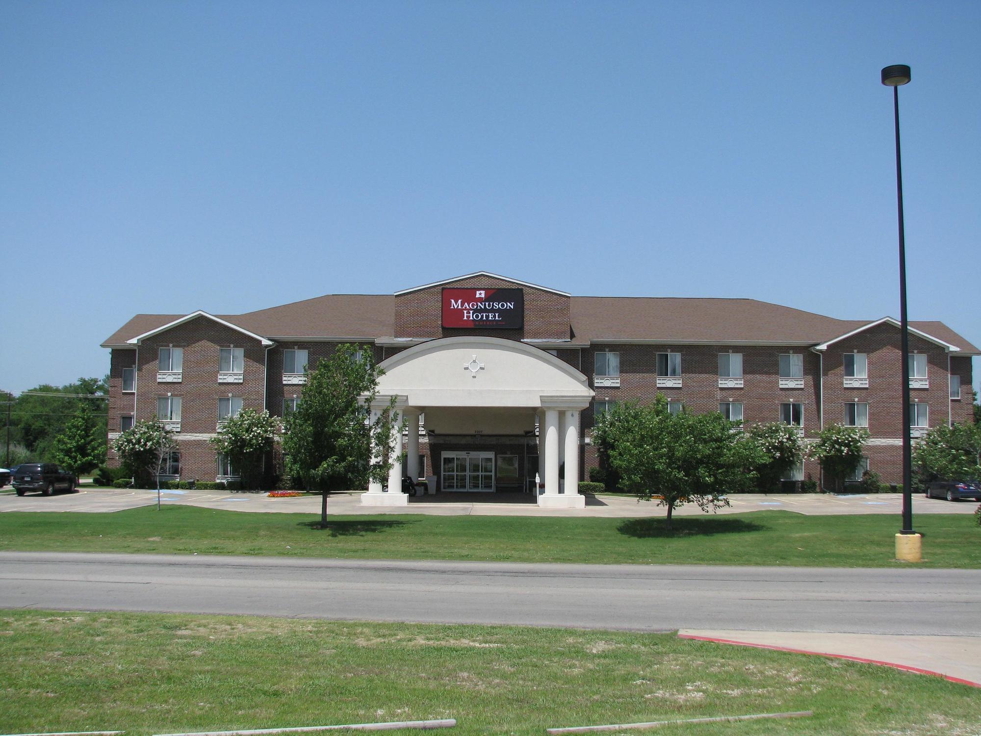 Magnuson Hotel Commerce Exterior photo